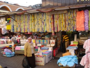 Φθηνή αγορά στην οδό Μαχμούτ Πασά