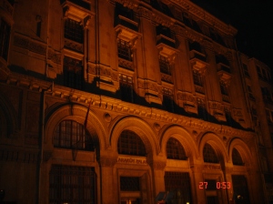 Το κτίριο του πάλαι ποτ� Καράκιοϊ Παλάς, μπροστά στη Γ�φυρα του Γαλατά