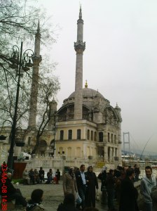 Το νεο-μπαρόκ τζαμί στην προκυμαία του Ορτάκιοϊ, επισήμως Büyük Mecidiye Camii